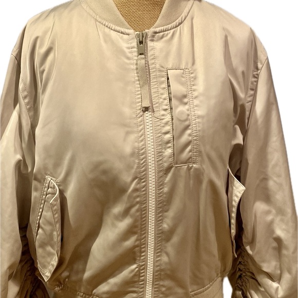 VINCE fabulous light beige bomber jacket with warm lining, size Large - Picture 16 of 16
